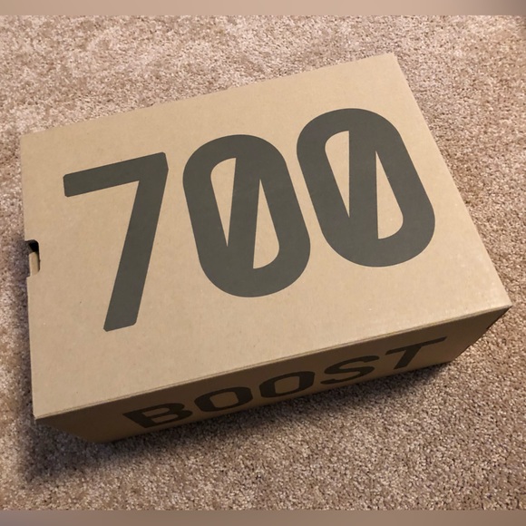 YEEZY BOOST 700 V2 Tephra Women Size US6.5 - Picture 8 of 9